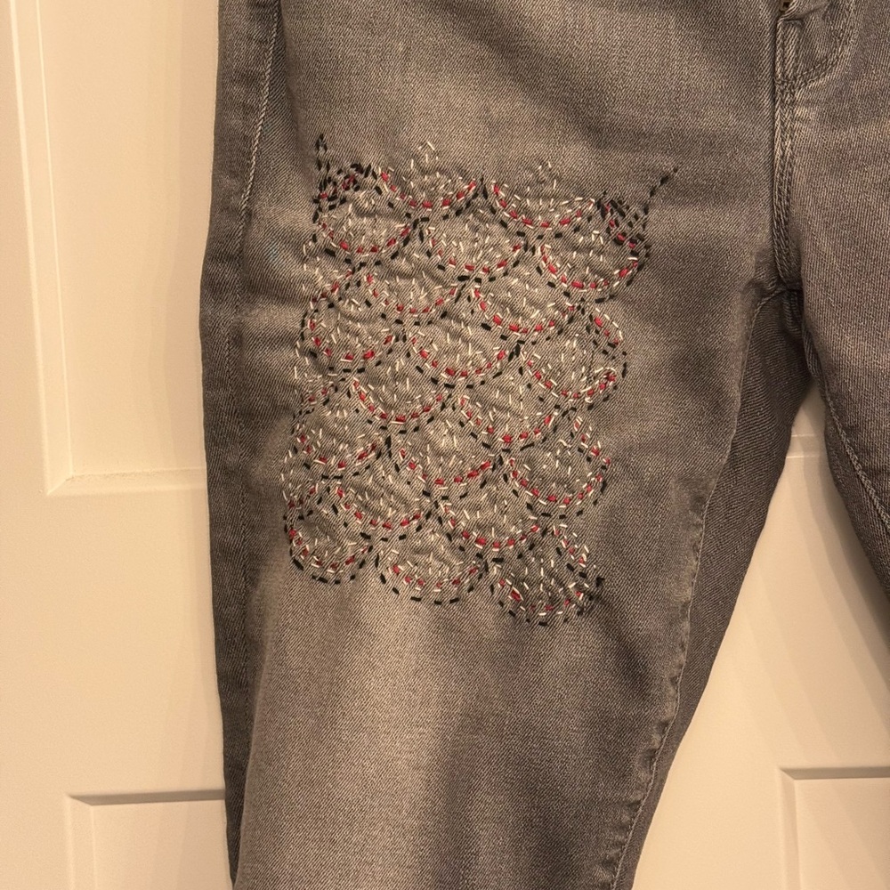 Upcycled Sashiko inspired upcycled Mother high waisted jeans - Picture 2 of 11